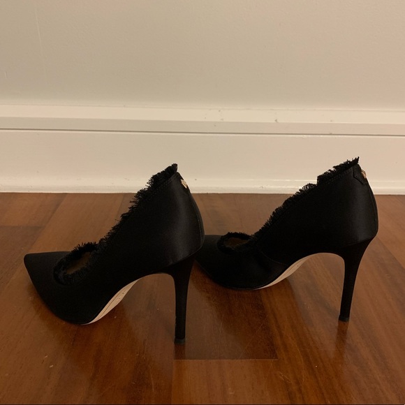 Sam Edelman ‘Halan’ Black Matte Satin Pumps 6 - Picture 2 of 7